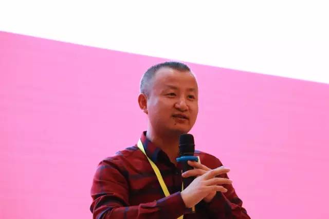李腾飞最新照片，公众关注与个人隐私的交织观点探讨